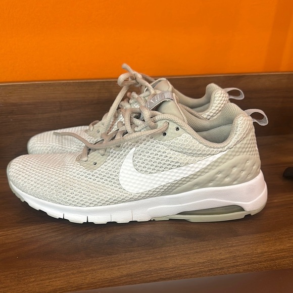 Nike Light Beige and White Mesh Sneakers size 7 - Picture 1 of 7